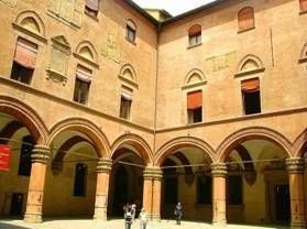 PalazzoComunale-Cortile.jpg