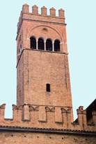 torre arengo cielo azzurro.jpg